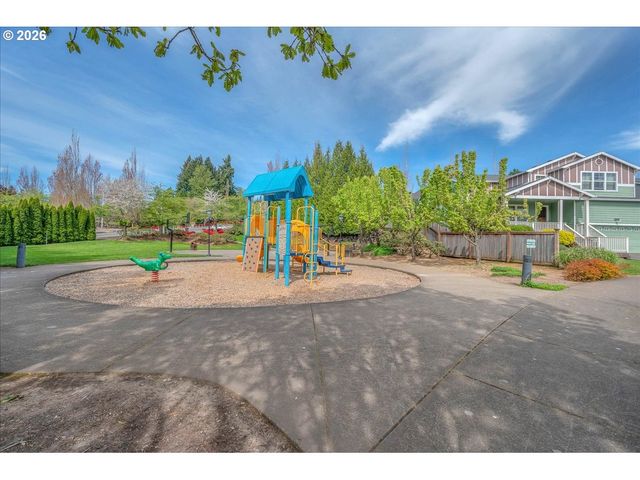 12817 Se MEADEHILL Ave, Happy Valley, OR 97086