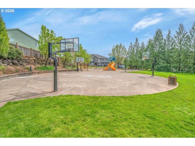 12817 Se MEADEHILL Ave, Happy Valley, OR 97086