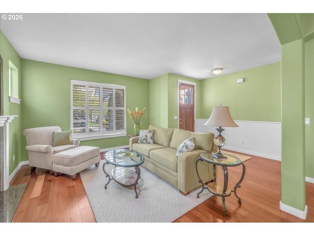 12817 Se MEADEHILL Ave, Happy Valley, OR 97086