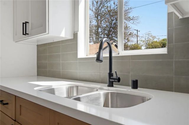 250 Holtby, Bakersfield, CA 93304