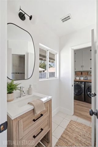 250 Holtby, Bakersfield, CA 93304