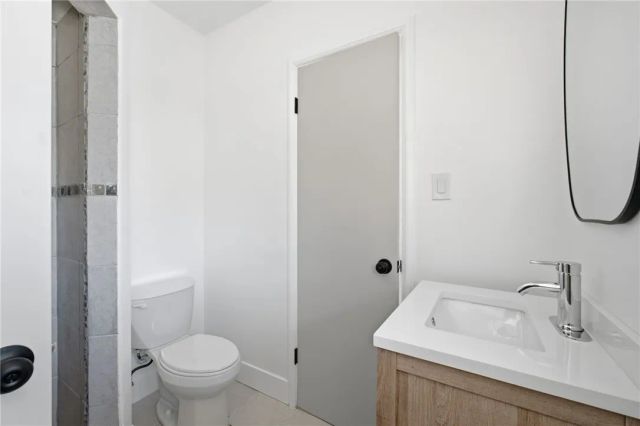 250 Holtby, Bakersfield, CA 93304