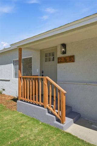 250 Holtby, Bakersfield, CA 93304