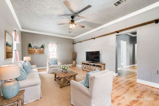 402 S Austin Street, Edgewood, TX 75117