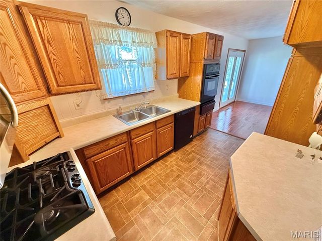 209 Aldergate Street, Farmington, MO 63640