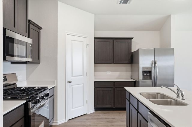 722 Orchid Way, Pilot Point, TX 76258