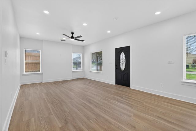 522 Avenue G, Dallas, TX 75203