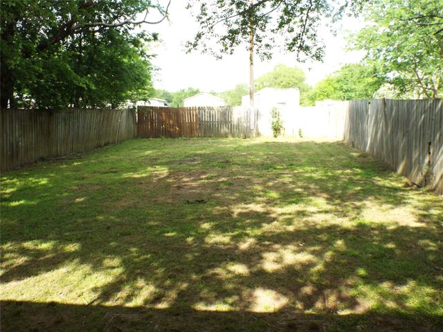 747 Luther Ln, Gun Barrel City, TX 75156