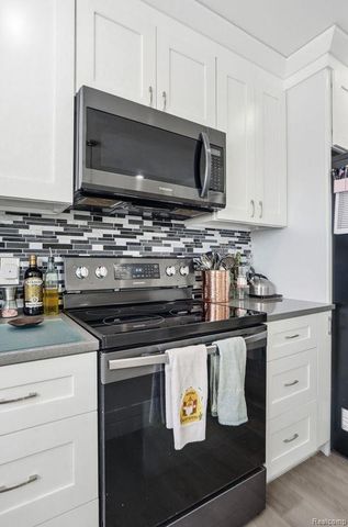 7812 Yorkshire Drive, Almont Village, MI 48003