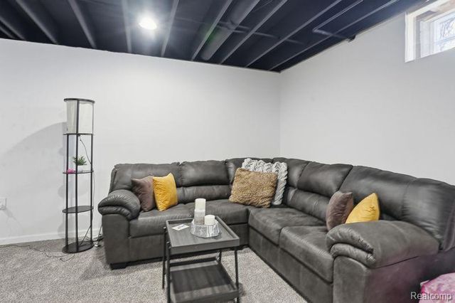 7812 Yorkshire Drive, Almont Village, MI 48003