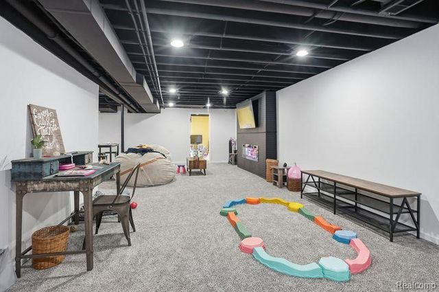 7812 Yorkshire Drive, Almont Village, MI 48003