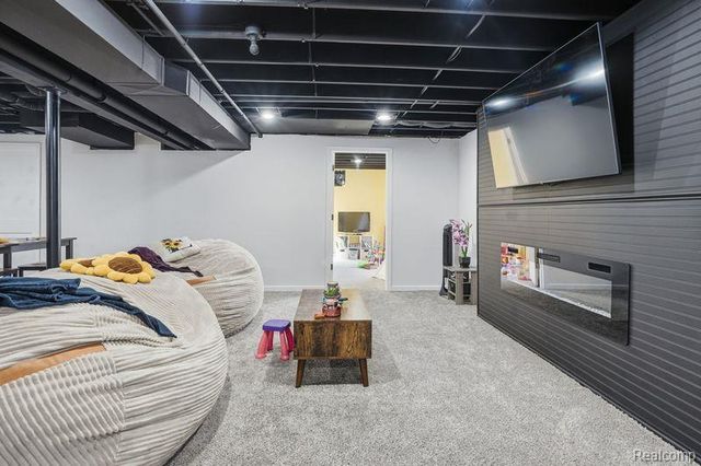 7812 Yorkshire Drive, Almont Village, MI 48003