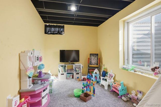 7812 Yorkshire Drive, Almont Village, MI 48003