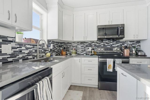 7812 Yorkshire Drive, Almont Village, MI 48003