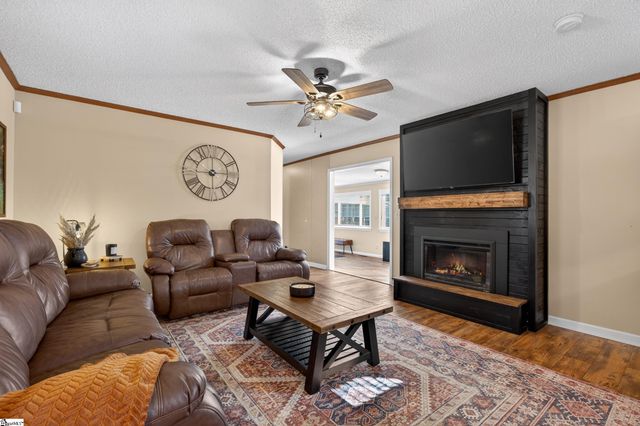 71 Lodgeview Court, Gray Court, SC 29645