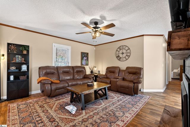 71 Lodgeview Court, Gray Court, SC 29645