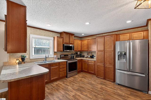 71 Lodgeview Court, Gray Court, SC 29645