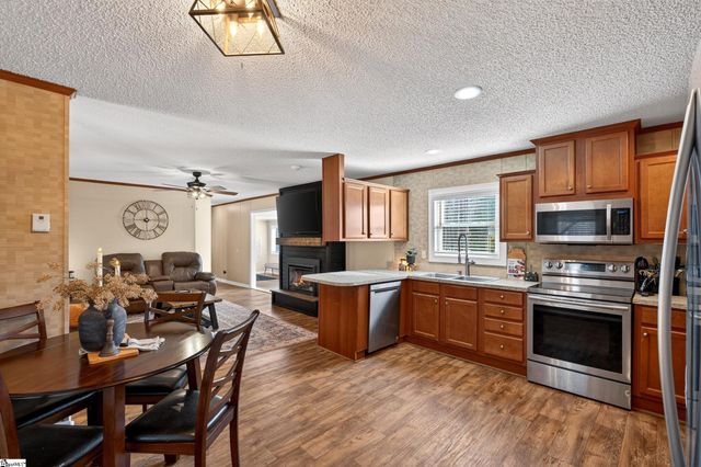 71 Lodgeview Court, Gray Court, SC 29645