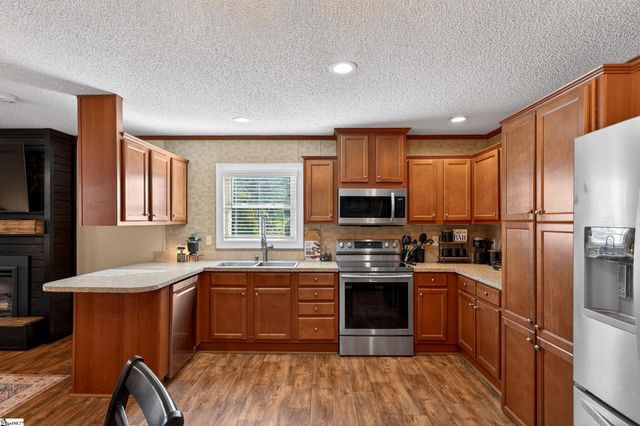 71 Lodgeview Court, Gray Court, SC 29645