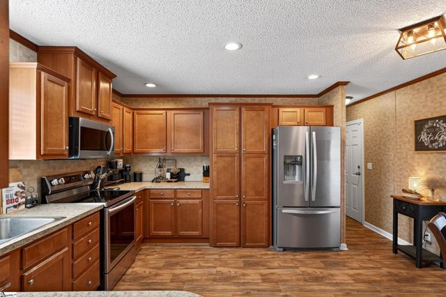 71 Lodgeview Court, Gray Court, SC 29645