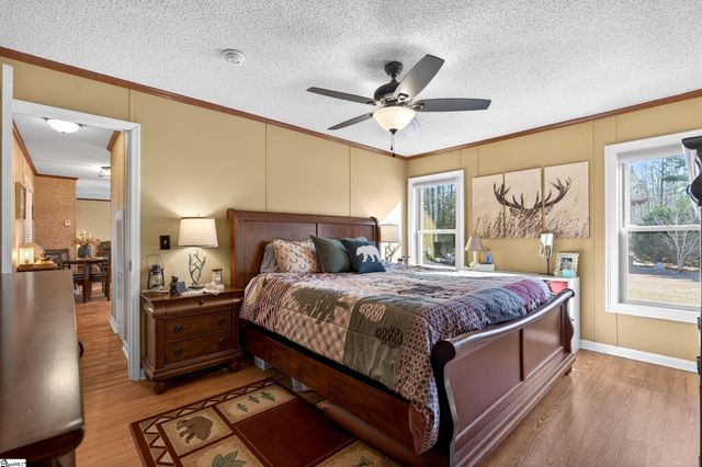 71 Lodgeview Court, Gray Court, SC 29645