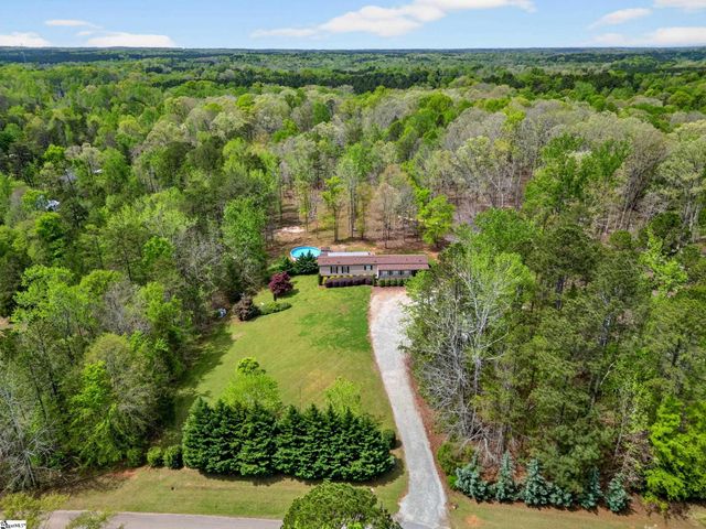71 Lodgeview Court, Gray Court, SC 29645