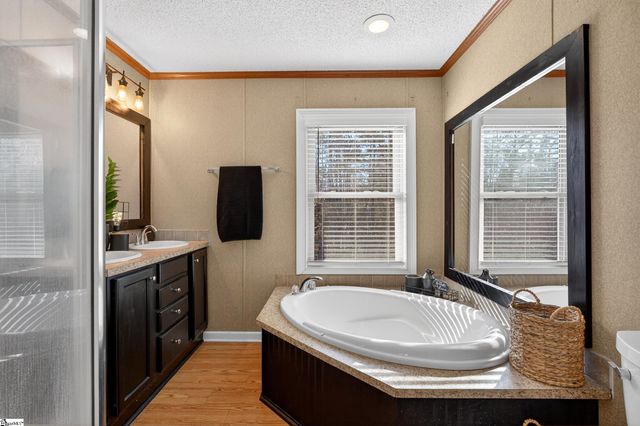 71 Lodgeview Court, Gray Court, SC 29645