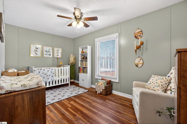 71 Lodgeview Court, Gray Court, SC 29645