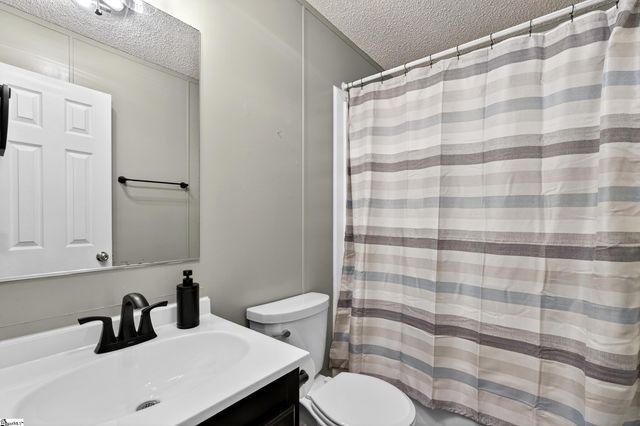 71 Lodgeview Court, Gray Court, SC 29645