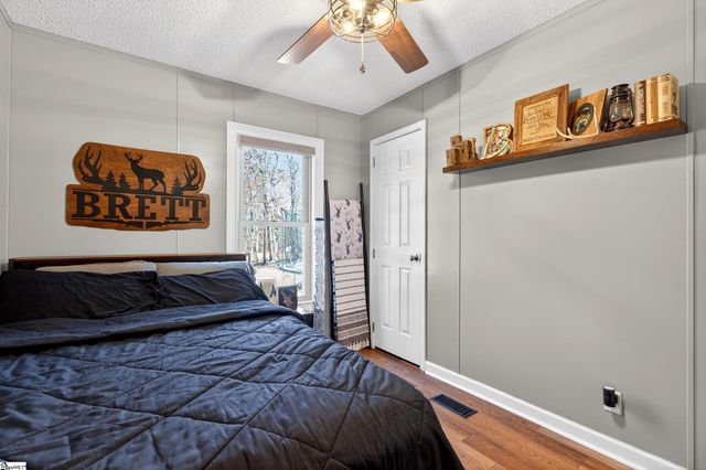 71 Lodgeview Court, Gray Court, SC 29645