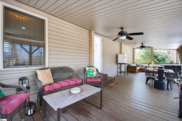 71 Lodgeview Court, Gray Court, SC 29645