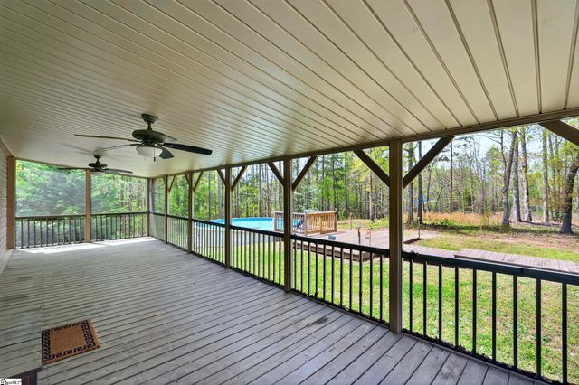 71 Lodgeview Court, Gray Court, SC 29645