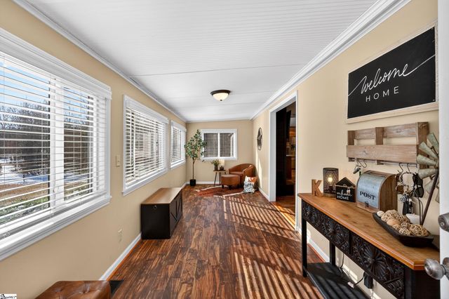 71 Lodgeview Court, Gray Court, SC 29645