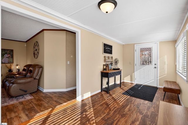 71 Lodgeview Court, Gray Court, SC 29645