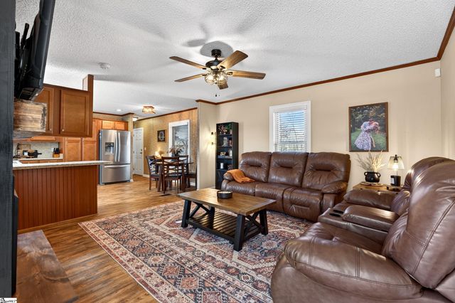 71 Lodgeview Court, Gray Court, SC 29645