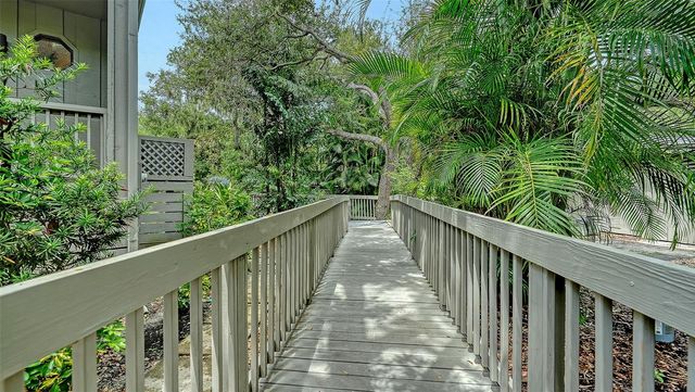 1372 LANDINGS POINT 28, Sarasota, FL 34231