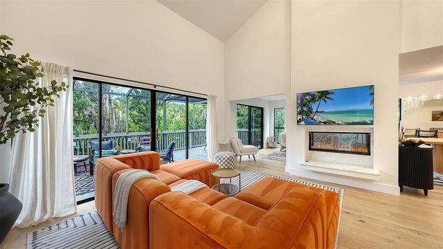 1372 LANDINGS POINT 28, Sarasota, FL 34231