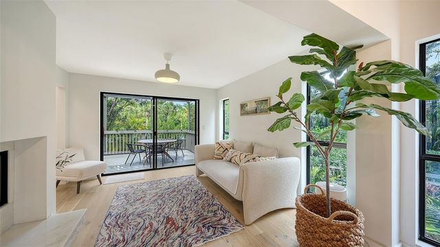 1372 LANDINGS POINT 28, Sarasota, FL 34231