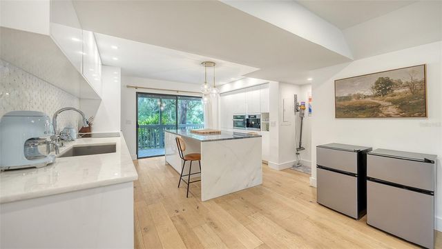 1372 LANDINGS POINT 28, Sarasota, FL 34231