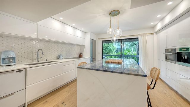 1372 LANDINGS POINT 28, Sarasota, FL 34231