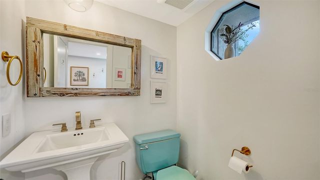 1372 LANDINGS POINT 28, Sarasota, FL 34231