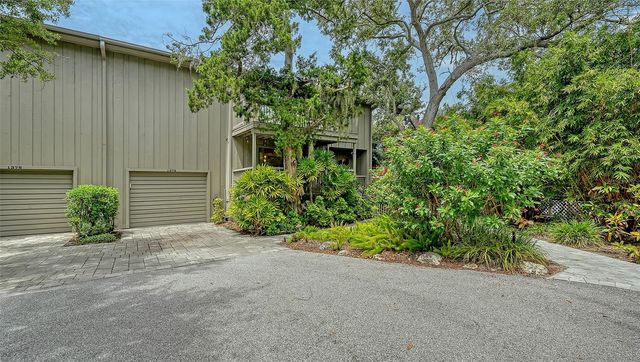 1372 LANDINGS POINT 28, Sarasota, FL 34231