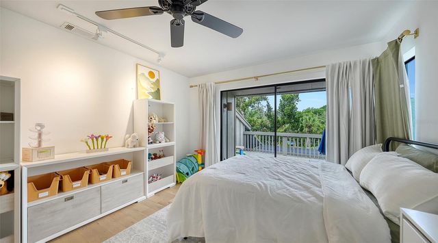 1372 LANDINGS POINT 28, Sarasota, FL 34231