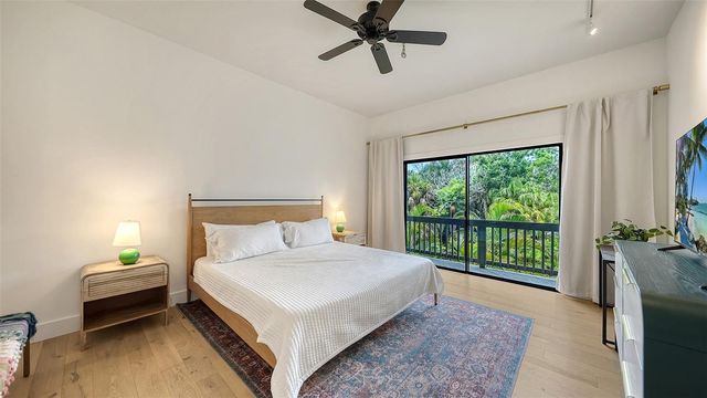 1372 LANDINGS POINT 28, Sarasota, FL 34231