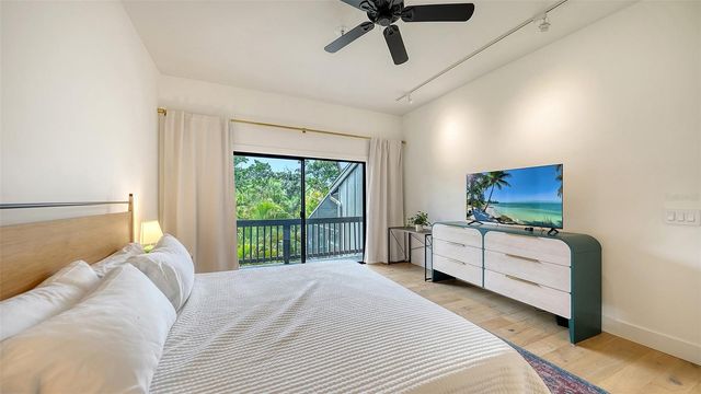 1372 LANDINGS POINT 28, Sarasota, FL 34231