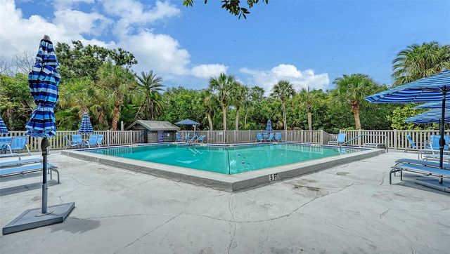 1372 LANDINGS POINT 28, Sarasota, FL 34231