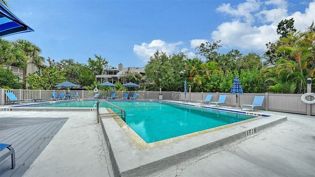 1372 LANDINGS POINT 28, Sarasota, FL 34231