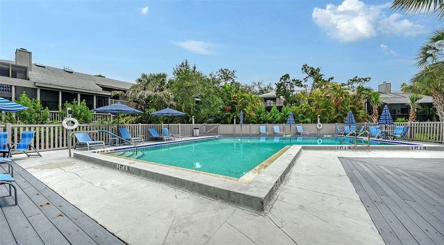 1372 LANDINGS POINT 28, Sarasota, FL 34231