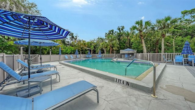 1372 LANDINGS POINT 28, Sarasota, FL 34231
