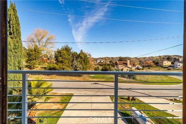 42718 Coolcrest Drive, Lake Hughes, CA 93532